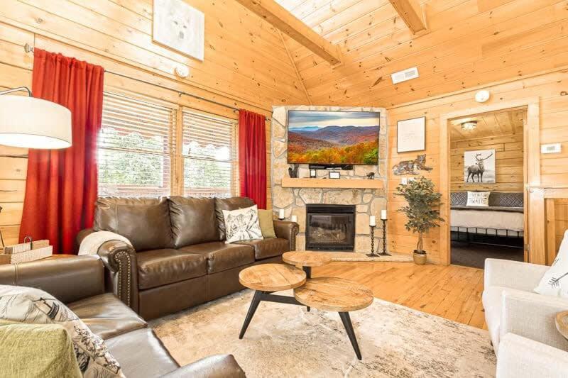 Movie Theater Hot Tub View Mountain Escape Villa Gatlinburg Bagian luar foto