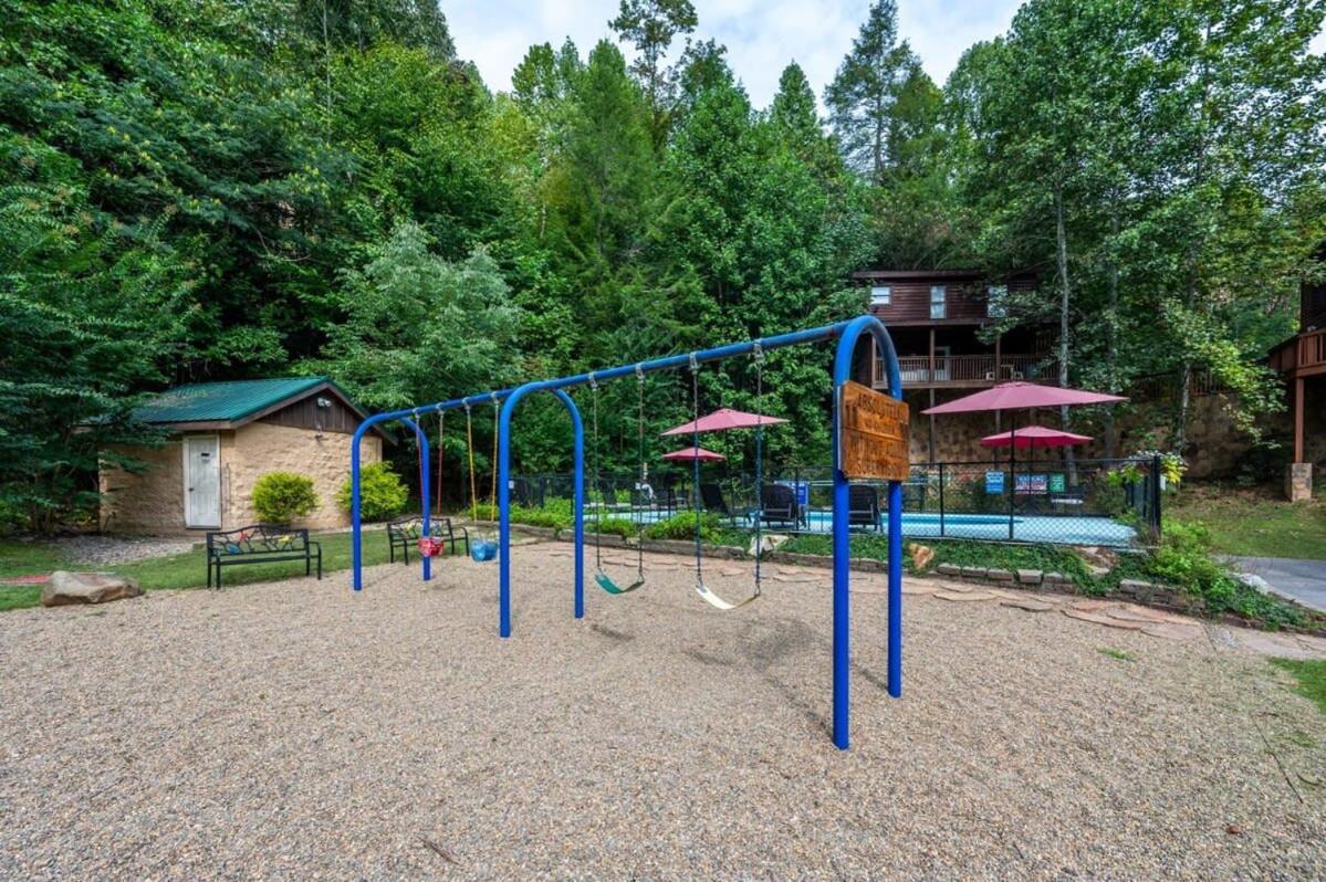 Movie Theater Hot Tub View Mountain Escape Villa Gatlinburg Bagian luar foto